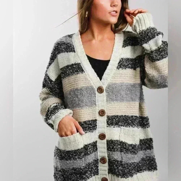 BKE Nubby Striped Cardigan
Sweater Size S - Picture 2 of 10